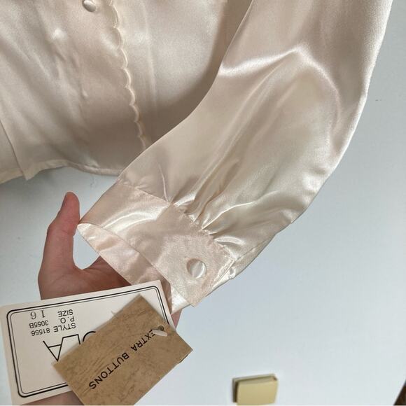 Vintage Deadstock Womens L Ivory Embroidered Satin Button Up Blouse Fairy Angel - Picture 5 of 8